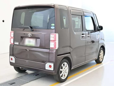 Toyota Pixis Mega