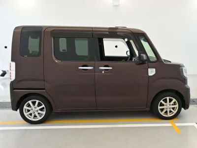 Toyota Pixis Mega