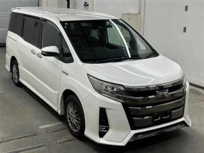 TOYOTA NOAH