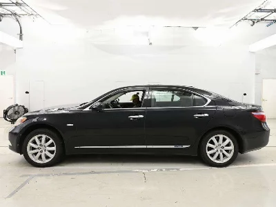 Lexus LS600hL