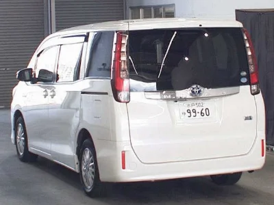 TOYOTA NOAH