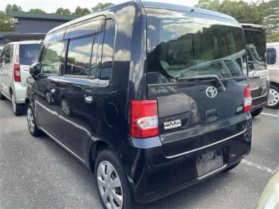 Toyota Pixis Space