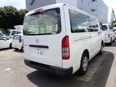 TOYOTA HIACE VAN