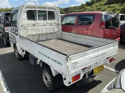 Nissan NT100 Clipper