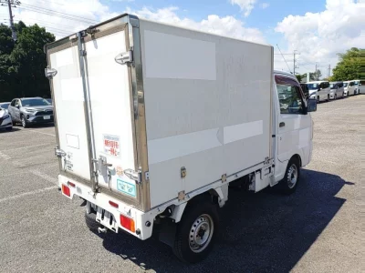 Nissan NT100 Clipper