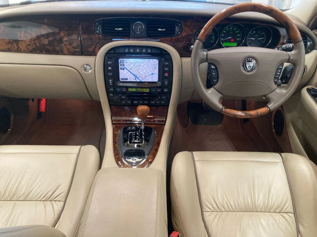 Jaguar XJ6  с аукциона в Японии