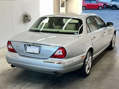 Jaguar XJ6