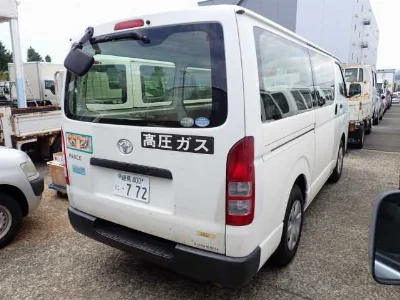 TOYOTA HIACE VAN