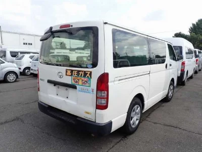 TOYOTA HIACE VAN