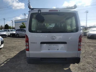 TOYOTA HIACE VAN