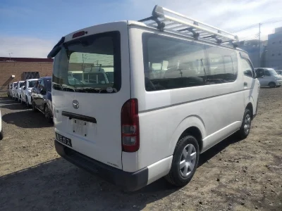 TOYOTA HIACE VAN