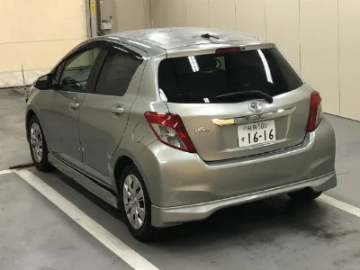 TOYOTA VITZ