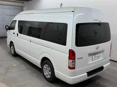 TOYOTA HIACE VAN