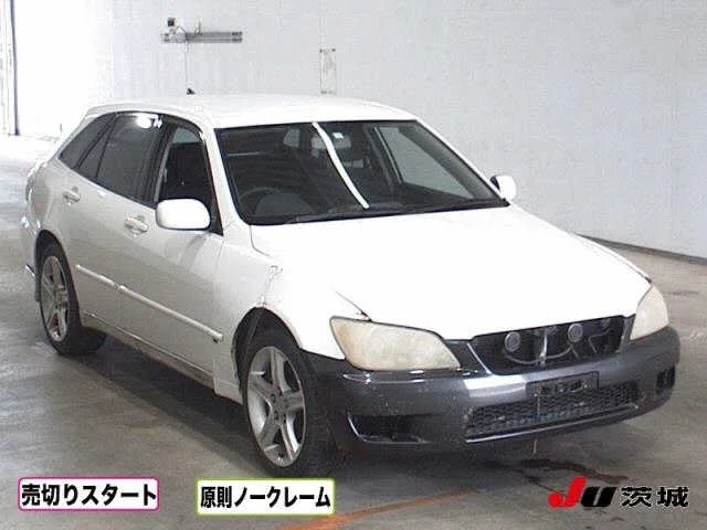 Toyota ALTEZZA GITA  с аукциона в Японии