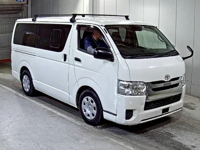 TOYOTA HIACE VAN