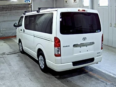 TOYOTA HIACE VAN