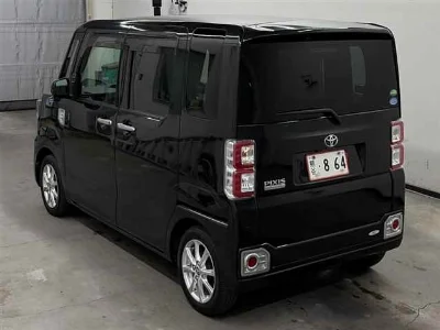 Toyota Pixis Mega