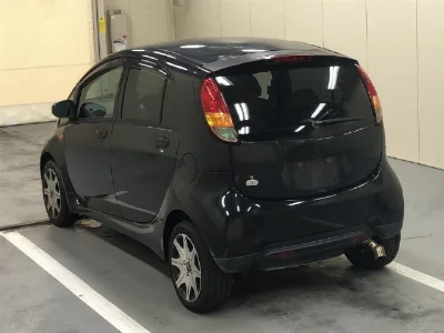 Mitsubishi i