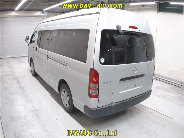 Toyota HiAce Commuter  с аукциона в Японии