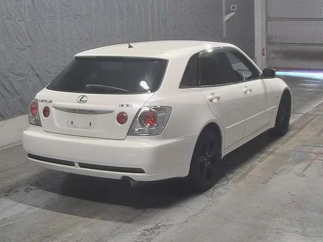 Toyota ALTEZZA GITA  с аукциона в Японии