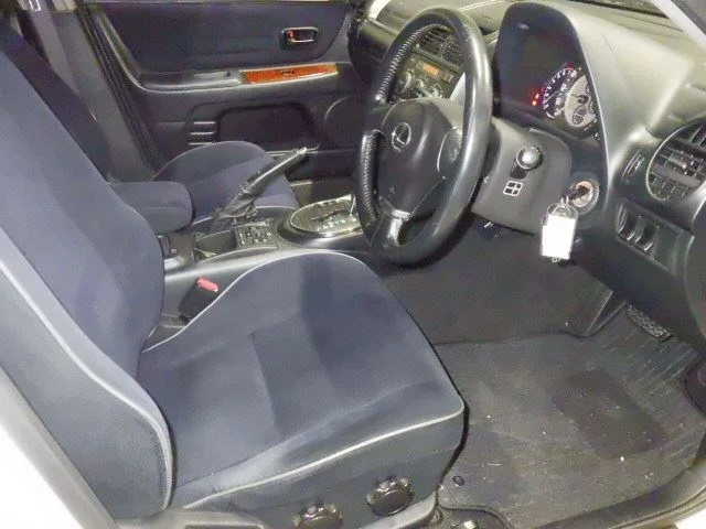 Toyota ALTEZZA GITA  с аукциона в Японии