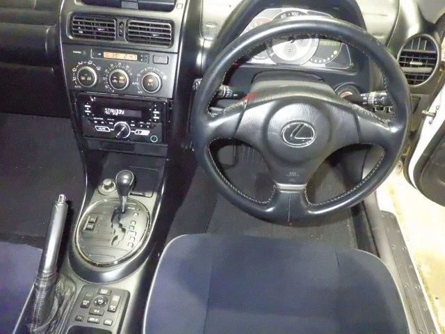 Toyota ALTEZZA GITA  с аукциона в Японии