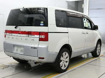 Mitsubishi DELICA D5