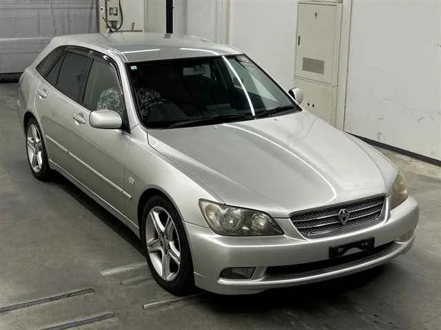 Toyota ALTEZZA GITA  с аукциона в Японии