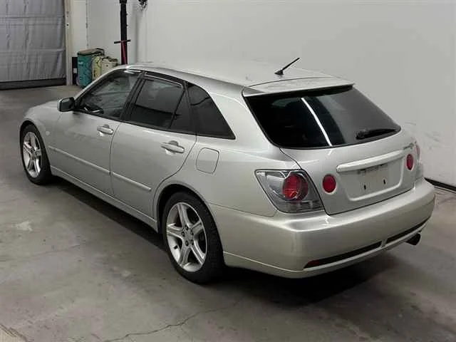 Toyota ALTEZZA GITA  с аукциона в Японии