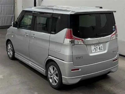 Mitsubishi Delica D:2