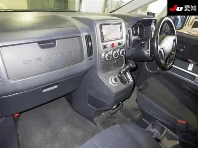 MITSUBISHI DELICA D5