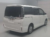 Цена авто Toyota Voxy с аукционов Японии, номер кузова ZWR80G, пробег 372 000, оценка 4