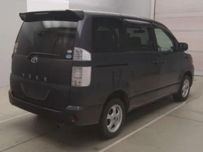 Статистика аукционов Toyota Voxy