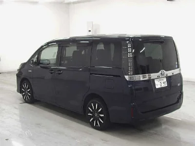 Статистика аукционов Toyota Voxy