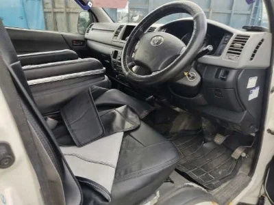 TOYOTA REGIUS VAN