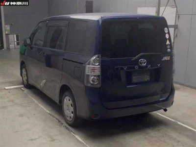Статистика аукционов Toyota Voxy