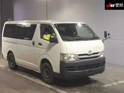 TOYOTA REGIUS VAN