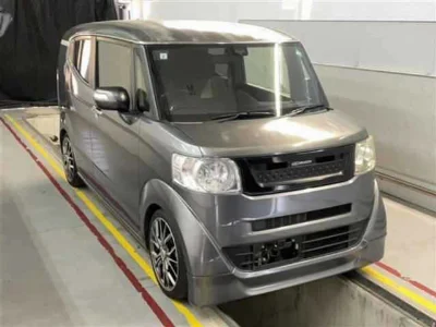 HONDA N BOX SLASH