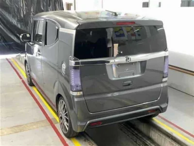 HONDA N BOX SLASH