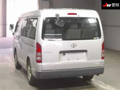 TOYOTA HIACE