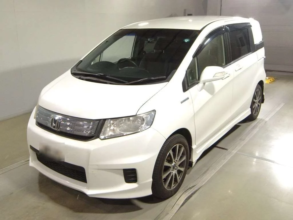 Honda FREED SPIKE HYBRID  с аукциона в Японии