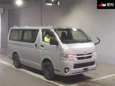 TOYOTA HIACE VAN