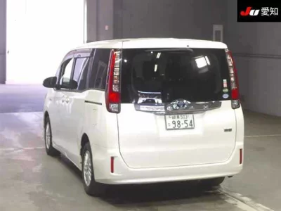TOYOTA NOAH