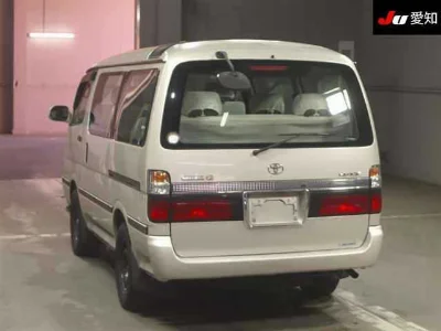 TOYOTA HIACE