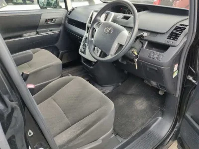 Статистика аукционов Toyota Voxy