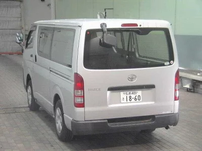 TOYOTA HIACE VAN