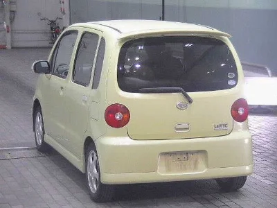 DAIHATSU MOVE LATTE