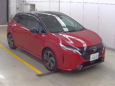 Nissan Aura