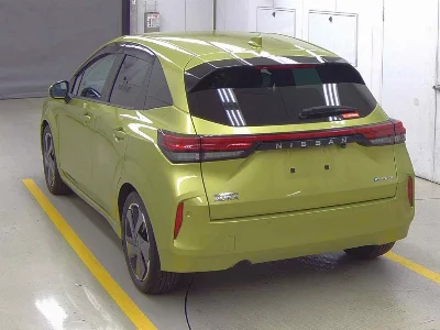 Nissan Aura