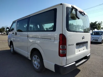 TOYOTA HIACE VAN